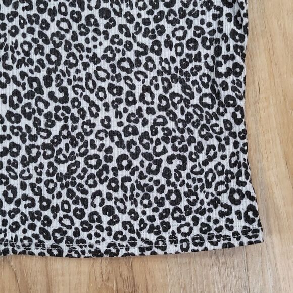 🔹️Gaze Black & Gray Leopard Print Racerback Crop Tanktop Medium - Picture 6 of 7